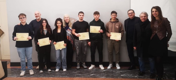 Anche sei ragazzi dell’istituto Lancia Borgosesia tra i premiati con la borsa di studio Togna Anche sei ragazzi dell’istituto Lancia Borgosesia tra i premiati con la borsa di studio Togna