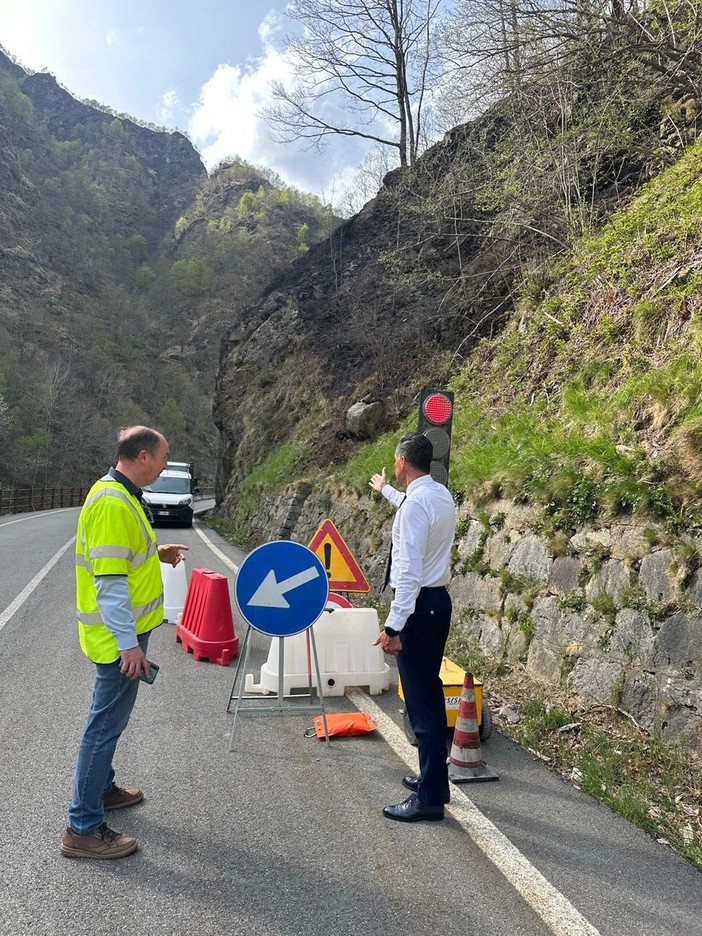 Riapertura della strada in Valsesia: completata la barriera paramassi, traffico a senso unico alternato dalle 19
