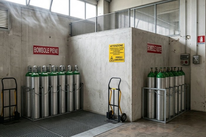 Stoccaggio delle bombole di ossigeno: regole essenziali per operare in sicurezza Stoccaggio delle bombole di ossigeno: regole essenziali per operare in sicurezza