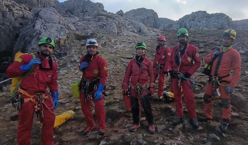 Dal nord ovest: 46 tecnici italiani, per il recupero di uno speleologo a 1000 m di profondità.