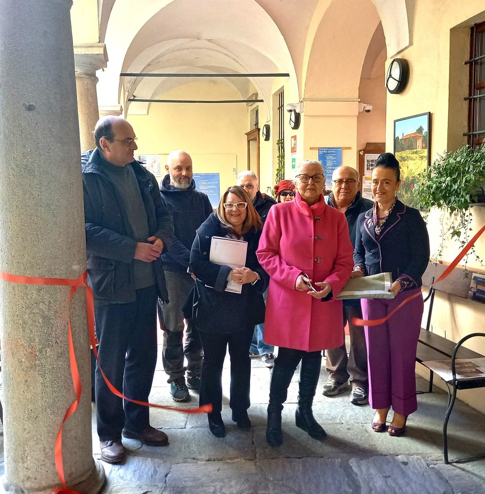 A Varallo Bucchino presenta i suoi racconti e Claudia Barbaglia inaugura la mostra “Tra il sacro e il profano”