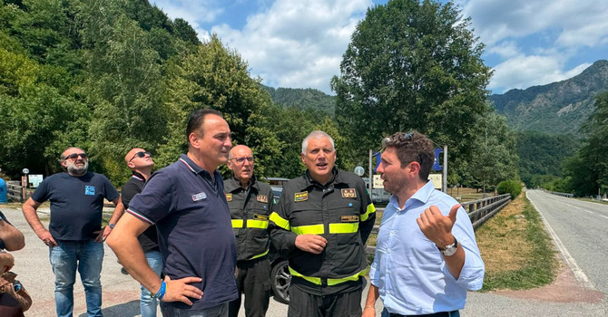 Incendi in Piemonte, Cirio al centro di comando di Varallo per Cravagliana Incendi in Piemonte, Cirio al centro di comando di Varallo per Cravagliana