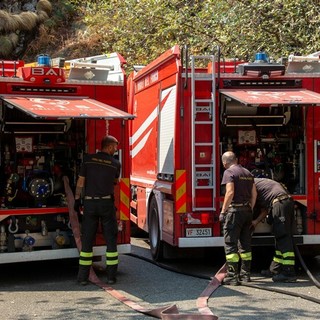 Monte Barone, tre presidi a terra: atteso l’intervento dei mezzi aerei - Foto di repertorio