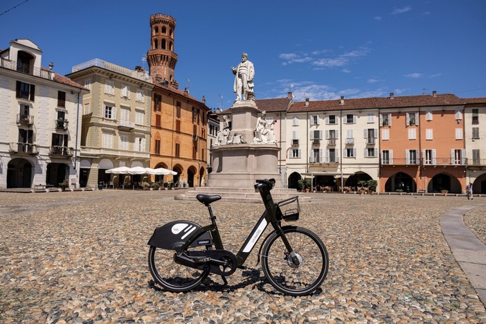 Parte il nuovo servizio di e-bike sharing a Vercelli e provincia: mobilità sostenibile a portata di pedale