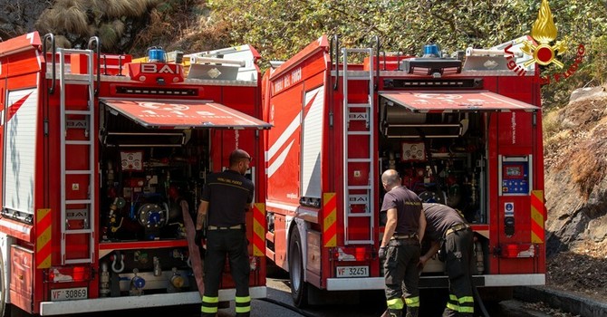 Monte Barone, tre presidi a terra: atteso l’intervento dei mezzi aerei - Foto di repertorio