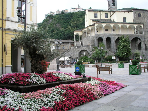 Varallo in Fiore: Orti e giardini d’autore. Varallo in Fiore: Orti e giardini d’autore.