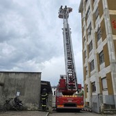 Vercelli, Soccorso a persona in ausilio al personale sanitario, necessario l' intervento dei Vigili del Fuoco Vercelli, Soccorso a persona in ausilio al personale sanitario, necessario l' intervento dei Vigili del Fuoco