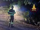 Sterpaglie in fiamme in fondo a corso Rigola a Vercelli