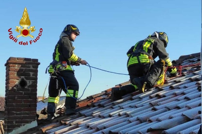 Dal Nord/Ovest, Vigili del Fuoco a Crescentino per un principio di incendio camino