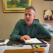 Serravalle Sesia, Carnevale nel vivo: sfilata dei bambini, fagiolata e rogo di “Mugiun VIII” in Piazza Libertà