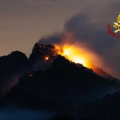 Cravagliana, proseguono le operazioni di spegnimento dell'incendio Cravagliana, proseguono le operazioni di spegnimento dell'incendio