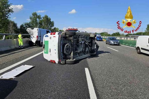 Incidente sulla A4: quattro furgoni coinvolti, cinque persone soccorse