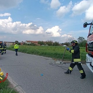 Incidente a Cigliano, furgone ribaltato: Vigili del Fuoco in azione