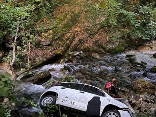 Dal Nord-ovest: auto in un dirupo a Pradleves (CN), interviene il Soccorso Alpino