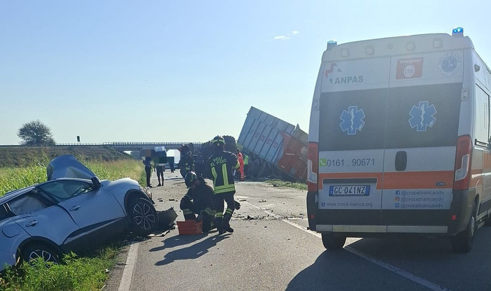 Dal Nord/Ovest, Tronzano Vercellese, scontro tra un’auto e un trattore: morto un uomo di 61 anni Dal Nord/Ovest, Tronzano Vercellese, scontro tra un’auto e un trattore: morto un uomo di 61 anni
