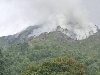 Alpe Noveis, bruciati 12 ettari, ancora Canadair in azione
