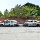 Da Cigliano, confermato il dolo nell’incendio di due auto di carabinieri: indagini in corso Da Cigliano, confermato il dolo nell’incendio di due auto di carabinieri: indagini in corso