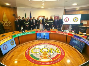 Vigili del Fuoco e Soccorso Alpino e Speleologico rafforzano la collaborazione operativa Vigili del Fuoco e Soccorso Alpino e Speleologico rafforzano la collaborazione operativa