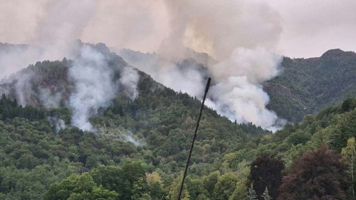 Incendi in Valsesia, ancora focolai attivi: Vigili del fuoco e Aib al lavoro tra Rima e Cravagliana Incendi in Valsesia, ancora focolai attivi: Vigili del fuoco e Aib al lavoro tra Rima e Cravagliana