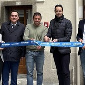 Il sindaco Roberto Veggi, con Andrea Barasolo e i funzionari Ascom Cristina Zumbo, Giuseppe Valdani e Andrea Giroldo