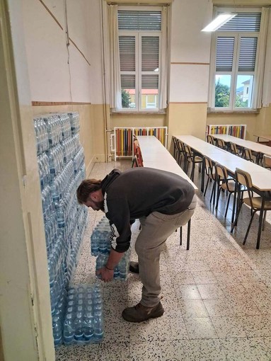 Crisi idrica a Quarona, acqua potabile distribuita a scuole e asili