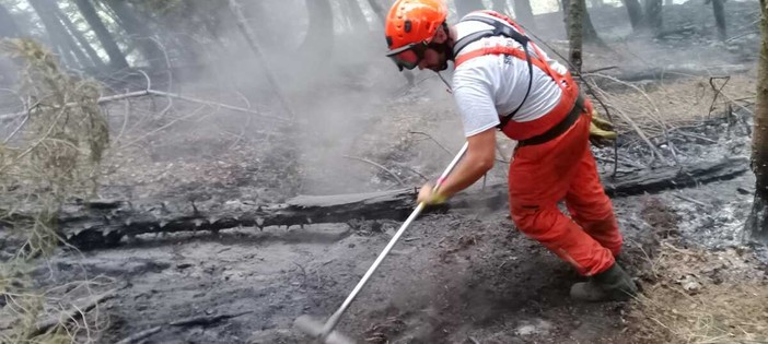 Roghi e incendi in Valsesia, in campo anche le squadre dell’AIB Biella
