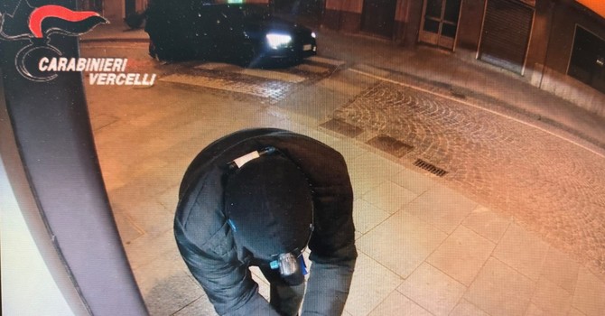 Assalti ai bancomat con esplosivi: sgominata dai Carabinieri la banda della “marmotta” Assalti ai bancomat con esplosivi: sgominata dai Carabinieri la banda della “marmotta”