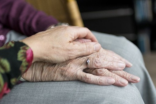 4 consigli per prendersi cura di familiari anziani