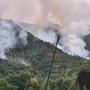 Incendi in Valsesia, ancora focolai attivi: Vigili del fuoco e Aib al lavoro tra Rima e Cravagliana