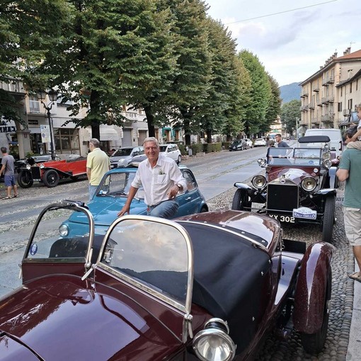 A Varallo il fascino delle Lancia Lambda incontra la “mitica 500” in Corso Roma