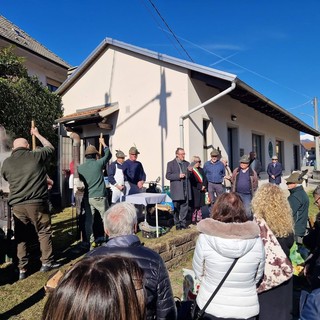 Quarona, gli Alpini rinnovano la tradizione della Paniccia: preghiera, distribuzione e pranzo