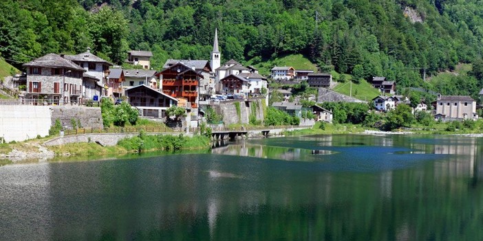 Vivere in paesaggio con “Incontri Tra/Montani”: in Val Sermenza il XXXV convegno - Foto di repertorio. Vivere in paesaggio con “Incontri Tra/Montani”: in Val Sermenza il XXXV convegno - Foto di repertorio.