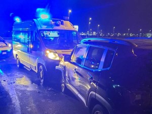 Vercelli, auto contro mano si scontra con l'ambulanza biellese Vercelli, auto contro mano si scontra con l'ambulanza biellese