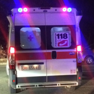 Scoppia l'incendio in casa, uomo intossicato a Vercelli