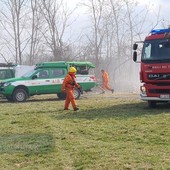 Scatta l’allarme per un incendio, fiamme tra Curino e Sostegno (foto di repertorio) Scatta l’allarme per un incendio, fiamme tra Curino e Sostegno (foto di repertorio)