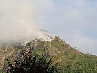 Alpe Noveis, bruciati 12 ettari, ancora Canadair in azione