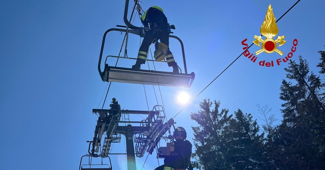 Esercitazione SAF dei Vigili del Fuoco all’Alpe di Mera Esercitazione SAF dei Vigili del Fuoco all’Alpe di Mera