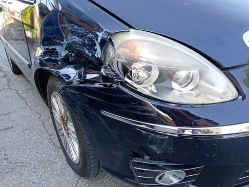 Crevacuore, auto finisce contro il muro di una casa (foto di repertorio)