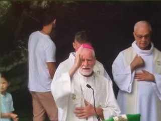 Vercelli, l’arcivescovo Marco Arnolfo guida il Rosario da Lourdes su Tv2000 Vercelli, l’arcivescovo Marco Arnolfo guida il Rosario da Lourdes su Tv2000