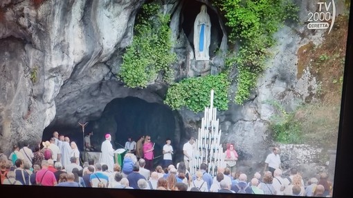 Vercelli, l’arcivescovo Marco Arnolfo guida il Rosario da Lourdes su Tv2000