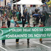 Adunata Nazionale Alpini, la sfilata raccontata dagli striscioni