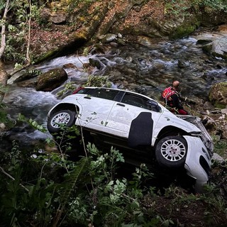 Dal Nord-ovest: auto in un dirupo a Pradleves (CN), interviene il Soccorso Alpino