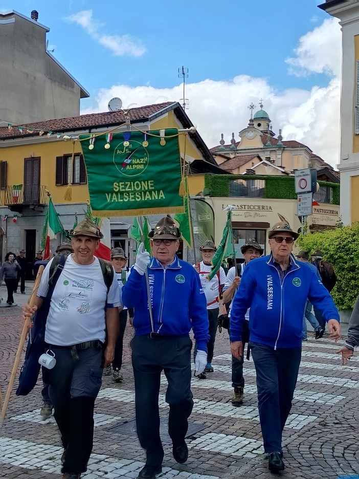 Biella accoglie gli Alpini valsesiani: si chiude il cammino, si apre la festa
