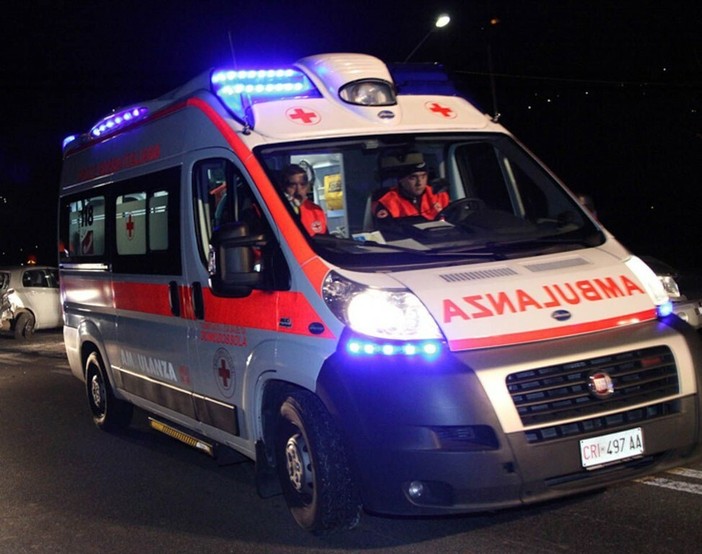 Tre giovani travolti da un treno. C'è un morto