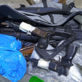 Dal Nord-ovest: armi da guerra e 12 chili di droga in casa: arrestato un uomo