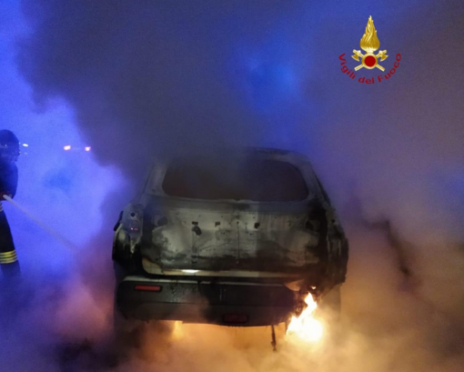 Auto in fiamme a Coggiola (foto di repertorio) Auto in fiamme a Coggiola (foto di repertorio)