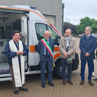 Ospedale di Borgosesia: arriva una nuova ambulanza dopo 10 anni