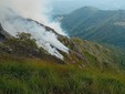 Alpe Noveis, bruciati 12 ettari, ancora Canadair in azione