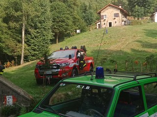 Alpe Noveis, bruciati 12 ettari, ancora Canadair in azione