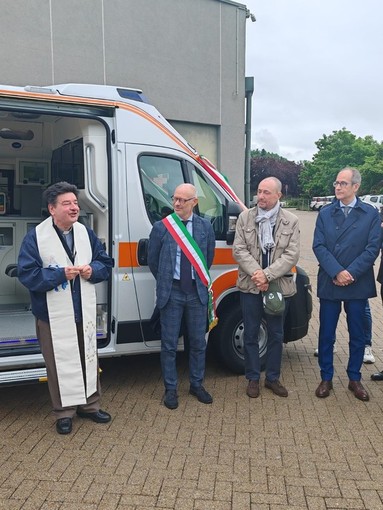 Ospedale di Borgosesia: arriva una nuova ambulanza dopo 10 anni